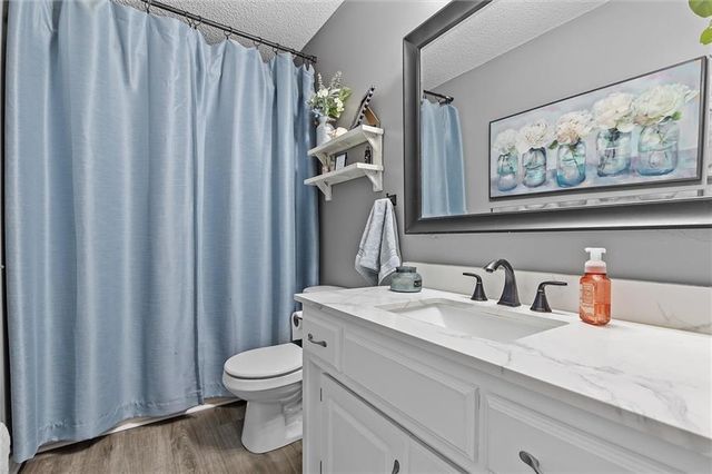 2209 NE Wyndham Drive, Blue Springs, MO 64029