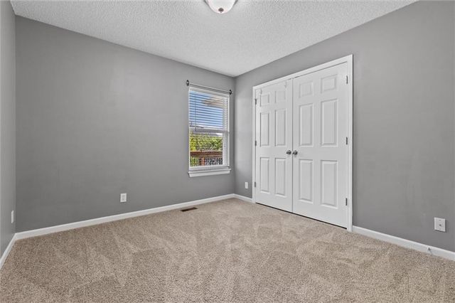 2209 NE Wyndham Drive, Blue Springs, MO 64029