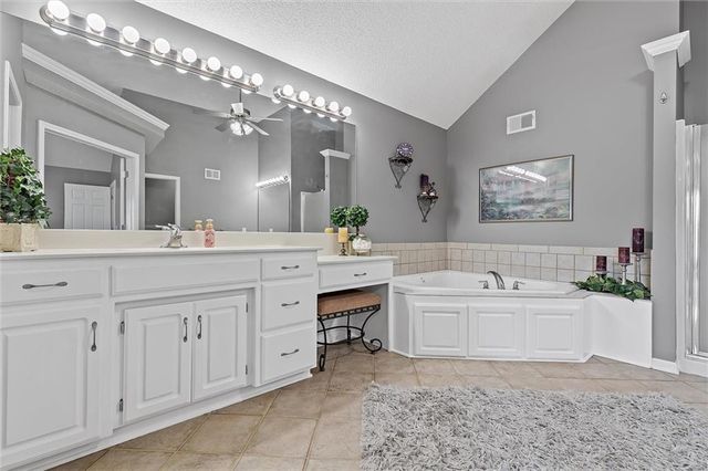 2209 NE Wyndham Drive, Blue Springs, MO 64029
