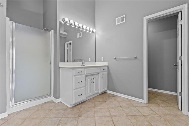 2209 NE Wyndham Drive, Blue Springs, MO 64029