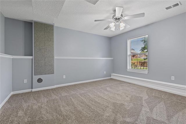 2209 NE Wyndham Drive, Blue Springs, MO 64029