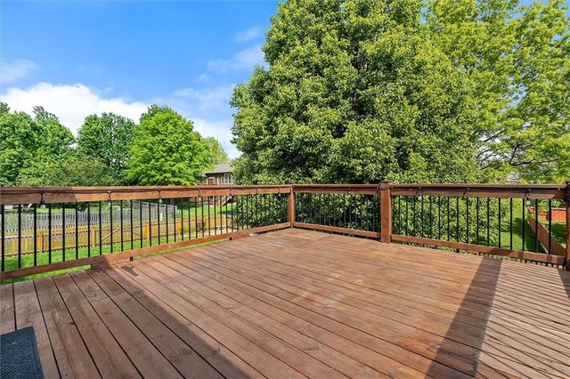 2209 NE Wyndham Drive, Blue Springs, MO 64029