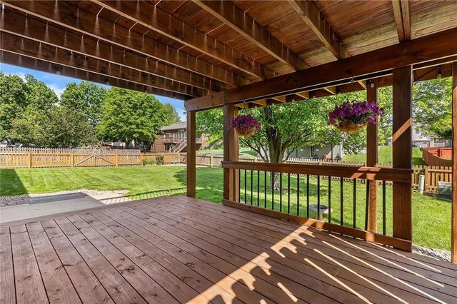 2209 NE Wyndham Drive, Blue Springs, MO 64029