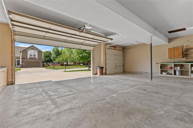 2209 NE Wyndham Drive, Blue Springs, MO 64029