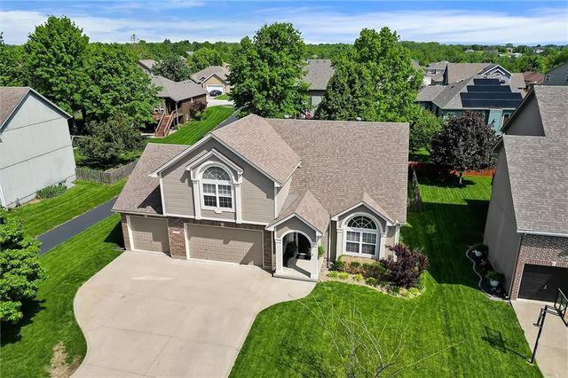 2209 NE Wyndham Drive, Blue Springs, MO 64029
