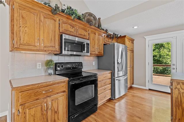 2209 NE Wyndham Drive, Blue Springs, MO 64029