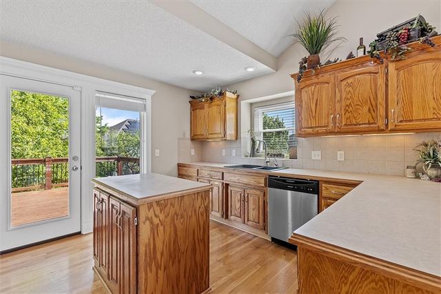 2209 NE Wyndham Drive, Blue Springs, MO 64029