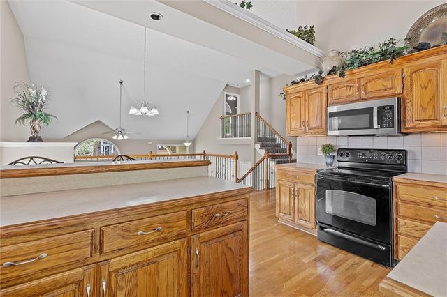 2209 NE Wyndham Drive, Blue Springs, MO 64029