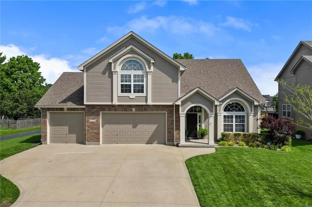 2209 NE Wyndham Drive, Blue Springs, MO 64029