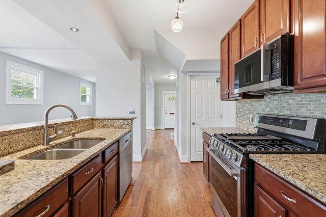 809 DELAFIELD NW, Washington, DC 20011