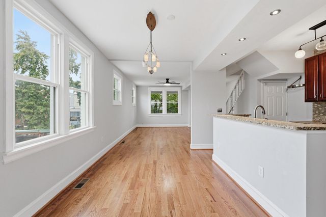 809 DELAFIELD NW, Washington, DC 20011