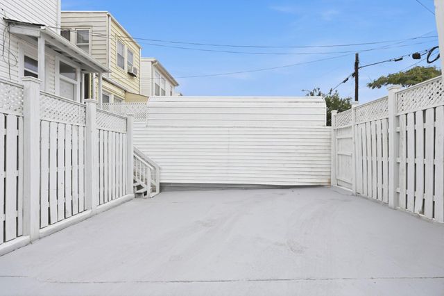 809 DELAFIELD NW, Washington, DC 20011