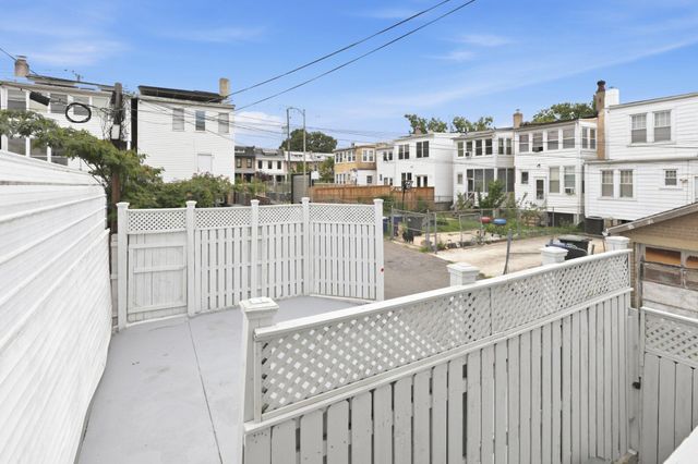 809 DELAFIELD NW, Washington, DC 20011
