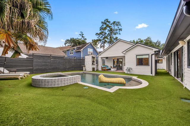 1054 Gardenia Drive, Houston, TX 77018
