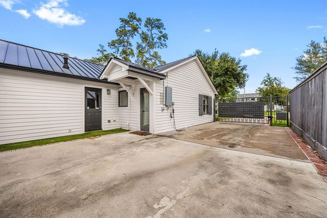 1054 Gardenia Drive, Houston, TX 77018