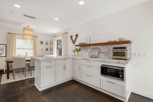 1054 Gardenia Drive, Houston, TX 77018