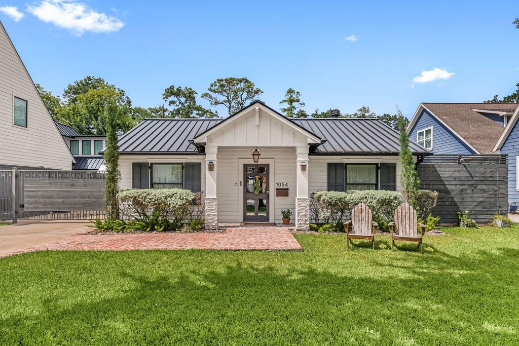 1054 Gardenia Drive, Houston, TX 77018