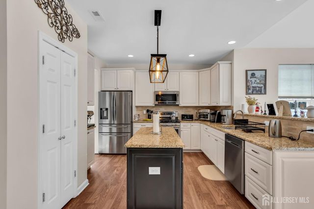 81 N Locust Avenue N A, Evesham, NJ 08053