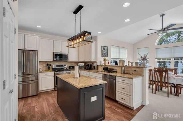 81 N Locust Avenue N A, Evesham, NJ 08053