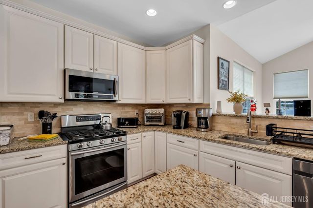 81 N Locust Avenue N A, Evesham, NJ 08053