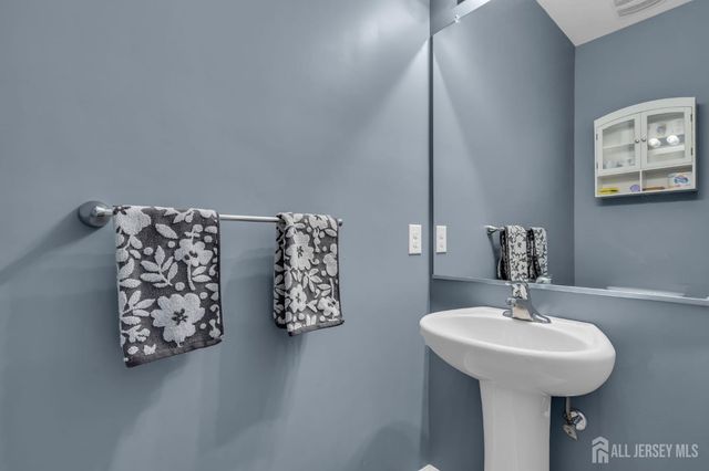 81 N Locust Avenue N A, Evesham, NJ 08053