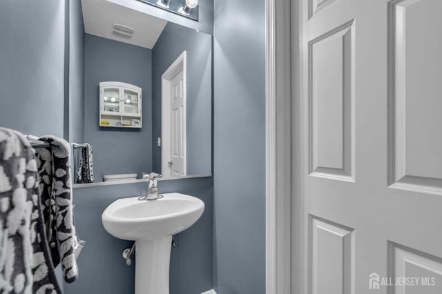 81 N Locust Avenue N A, Evesham, NJ 08053