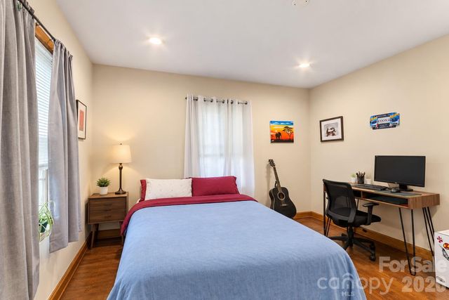 529 Alta Vista Drive, Hendersonville, NC 28791