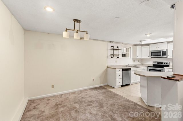529 Alta Vista Drive, Hendersonville, NC 28791