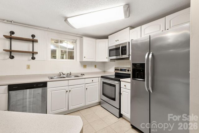 529 Alta Vista Drive, Hendersonville, NC 28791