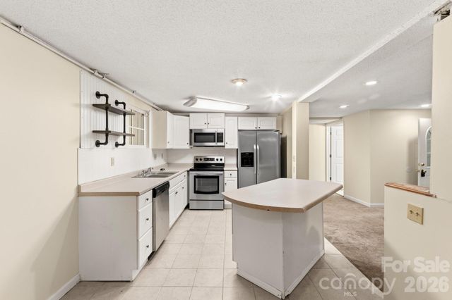 529 Alta Vista Drive, Hendersonville, NC 28791