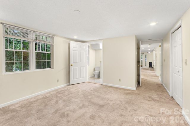 529 Alta Vista Drive, Hendersonville, NC 28791
