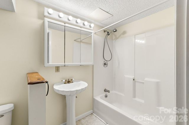 529 Alta Vista Drive, Hendersonville, NC 28791