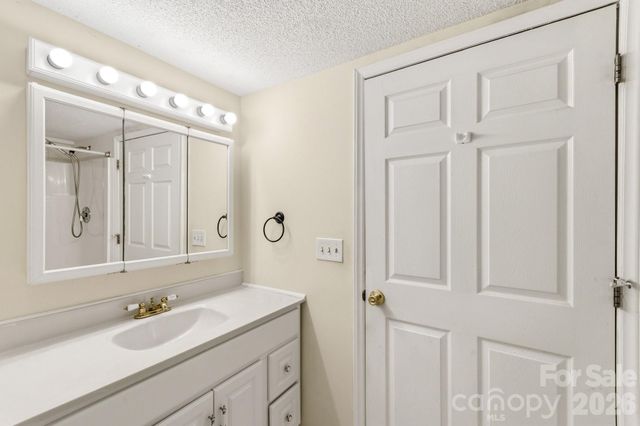 529 Alta Vista Drive, Hendersonville, NC 28791