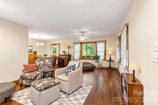 529 Alta Vista Drive, Hendersonville, NC 28791