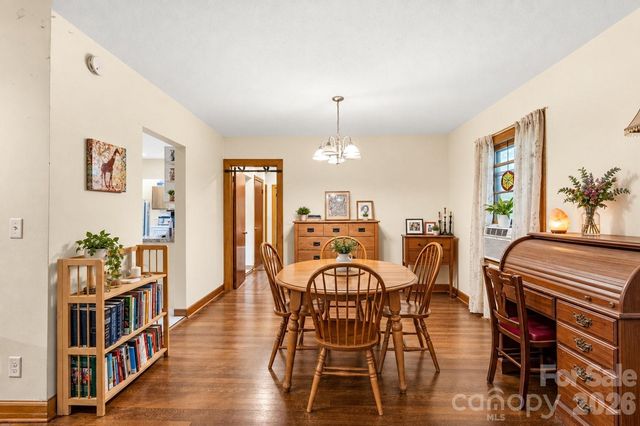529 Alta Vista Drive, Hendersonville, NC 28791