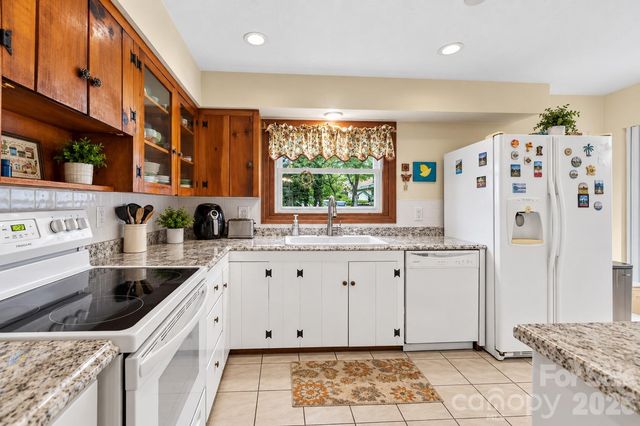 529 Alta Vista Drive, Hendersonville, NC 28791