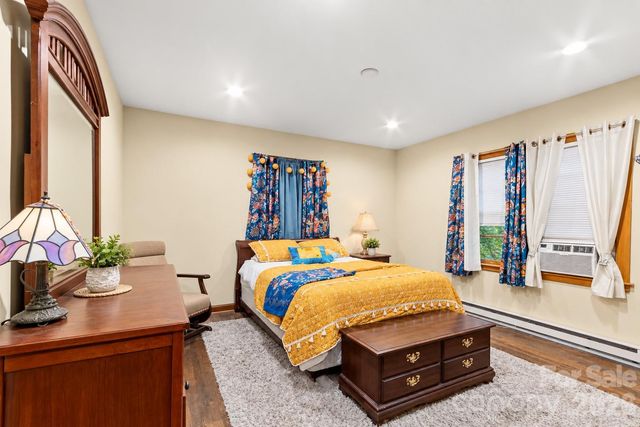 529 Alta Vista Drive, Hendersonville, NC 28791