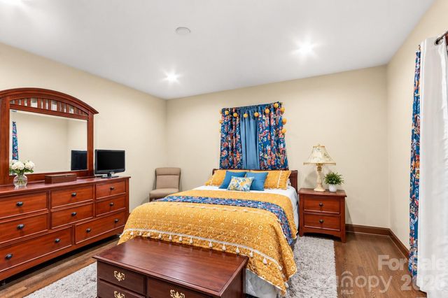 529 Alta Vista Drive, Hendersonville, NC 28791