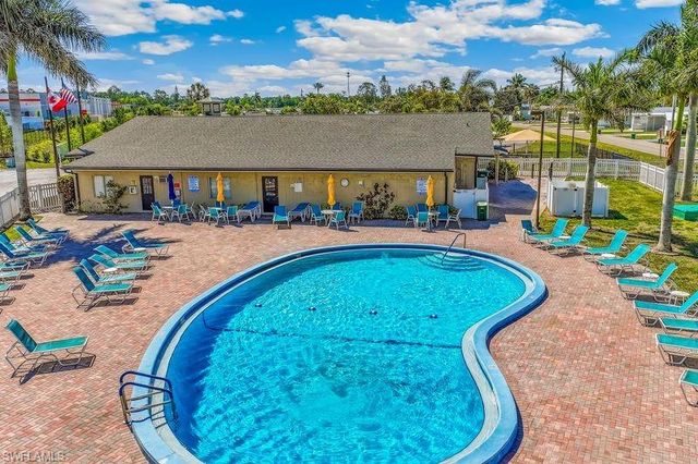 10 Abilene TRL 192, Naples, FL 34113