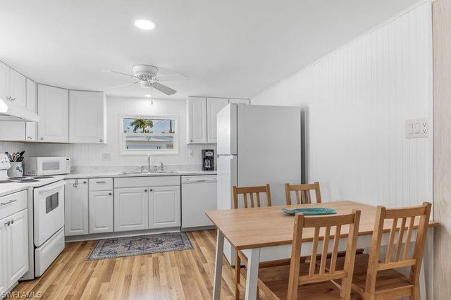 10 Abilene TRL 192, Naples, FL 34113