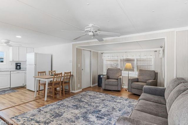 10 Abilene TRL 192, Naples, FL 34113