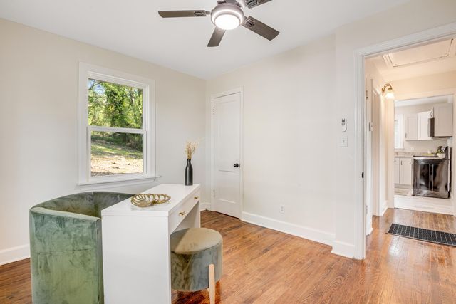 1130 N Chamberlain Avenue, Chattanooga, TN 37406