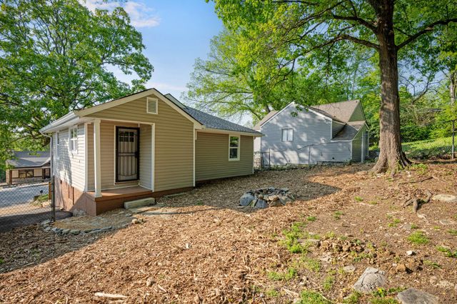 1130 N Chamberlain Avenue, Chattanooga, TN 37406