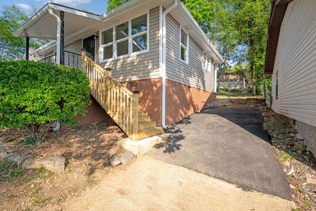 1130 N Chamberlain Avenue, Chattanooga, TN 37406