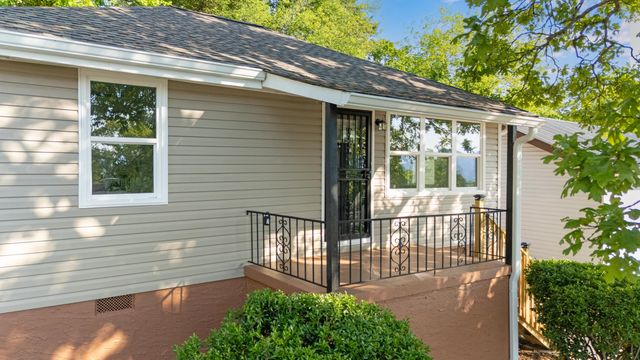 1130 N Chamberlain Avenue, Chattanooga, TN 37406