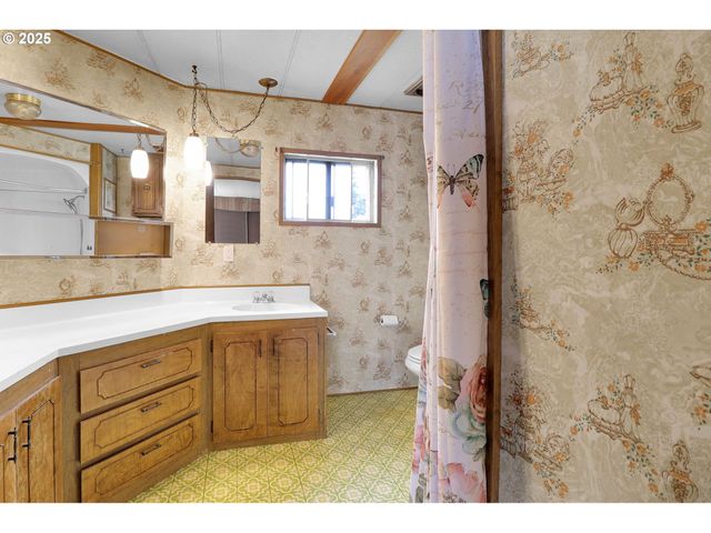 3900 COBURG Rd 59, Eugene, OR 97408