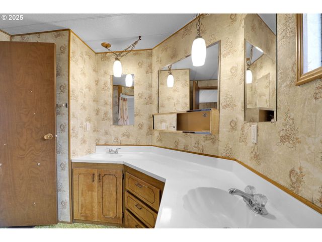 3900 COBURG Rd 59, Eugene, OR 97408