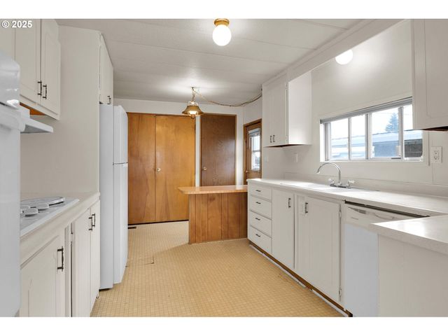 3900 COBURG Rd 59, Eugene, OR 97408