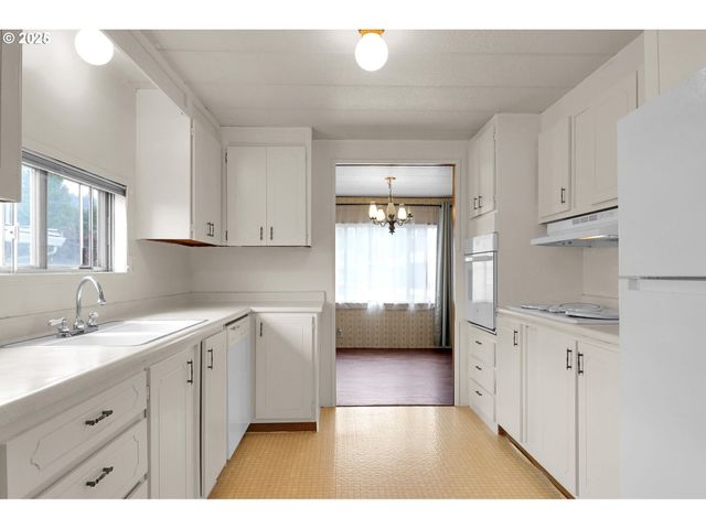 3900 COBURG Rd 59, Eugene, OR 97408