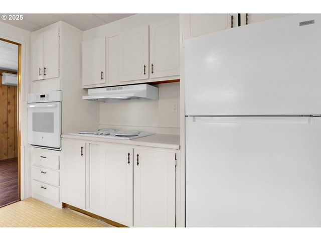 3900 COBURG Rd 59, Eugene, OR 97408